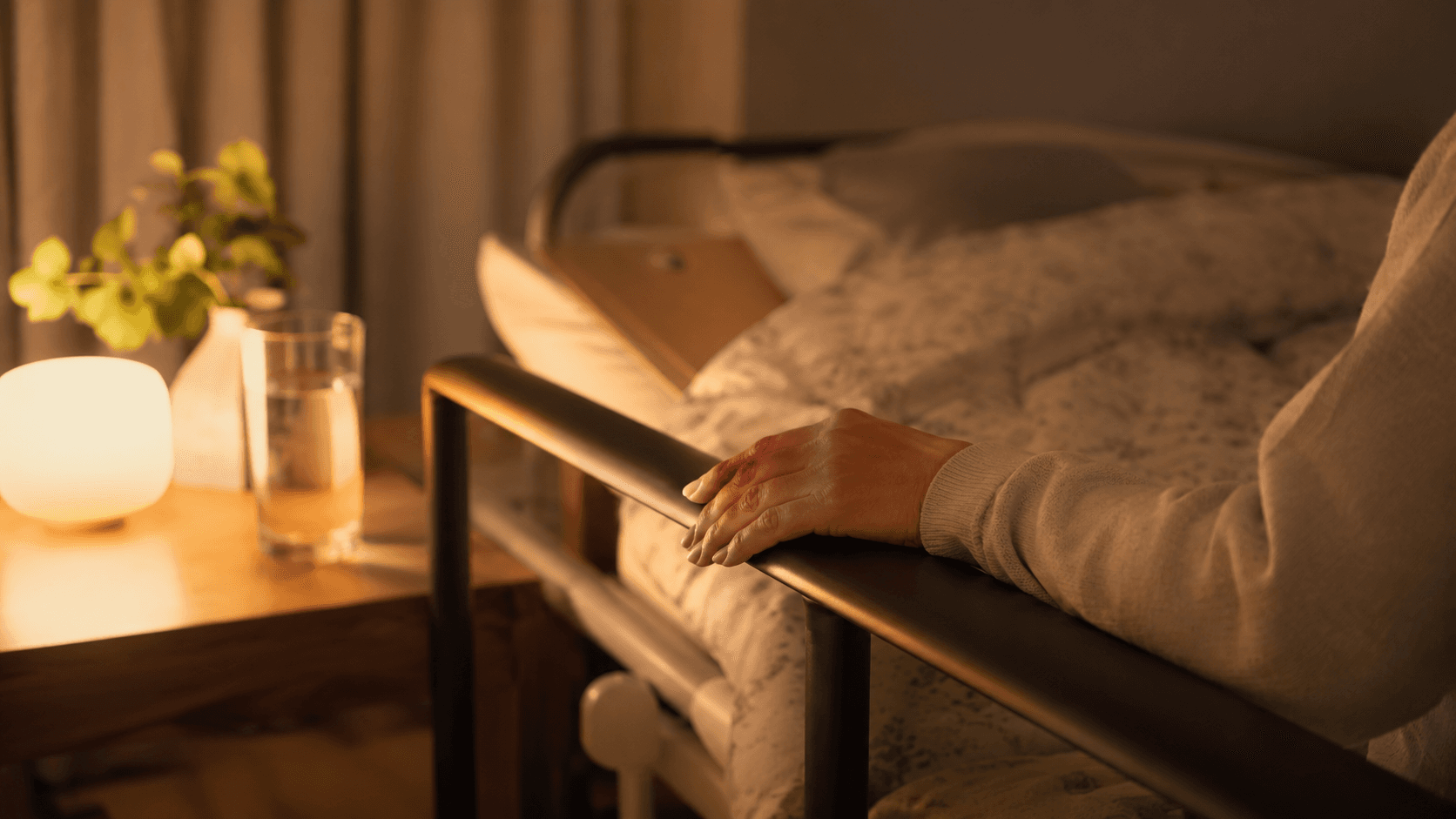 認知症とせん妄の違い——夜間せん妄が起きる理由と、家族がすぐにできる対応